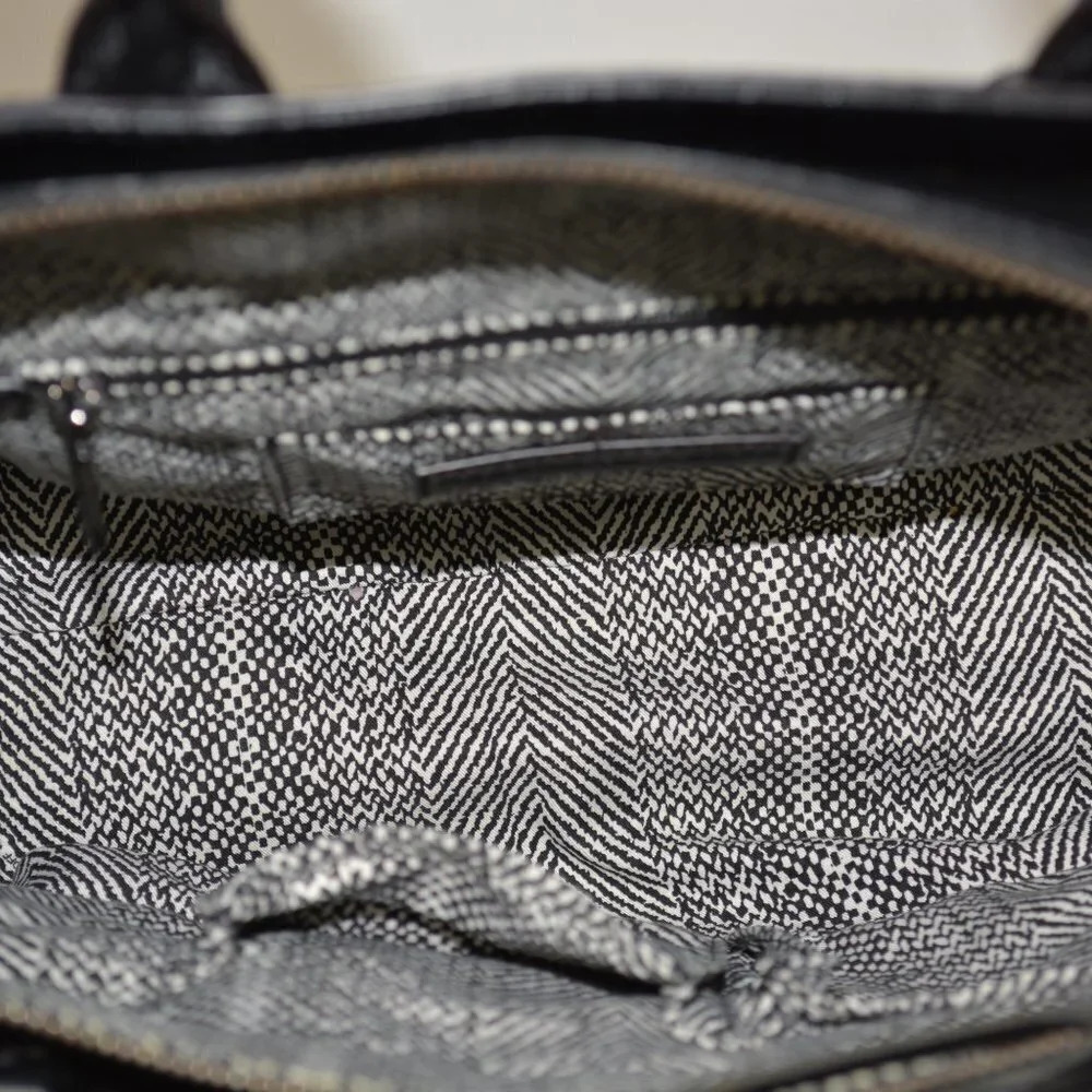 REBECCA MINKOFF COPENHAGEN BLACK/ WHITE PEBBLED LEATHER TOTE - Picture 13 of 16